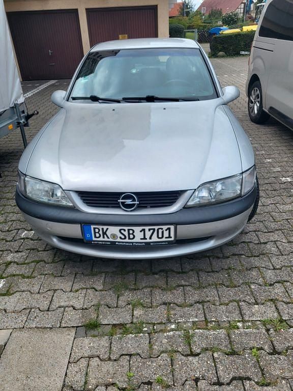 Silber Gebraucht 1998 Opel Vectra Kombi | 1.400 € (Fairer Preis) - Bild 1/4