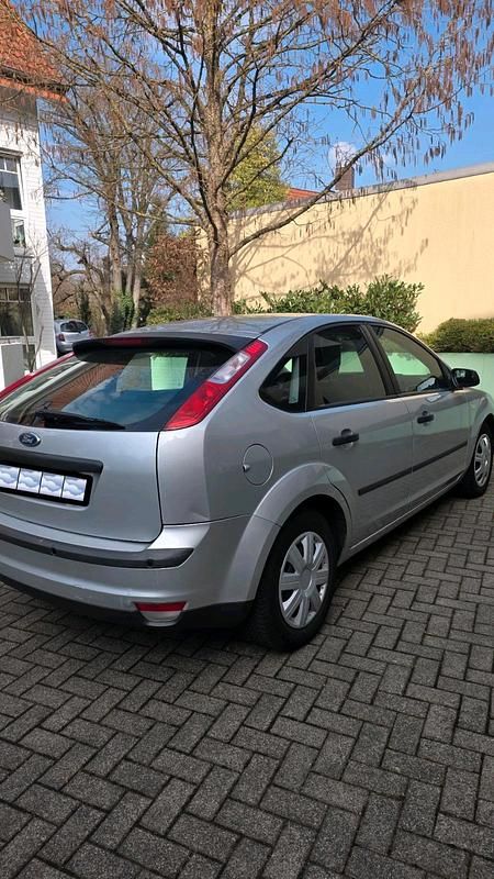 Gebraucht Ford Focus 101 PS (74 kW) 2005 Silber Kleinwagen