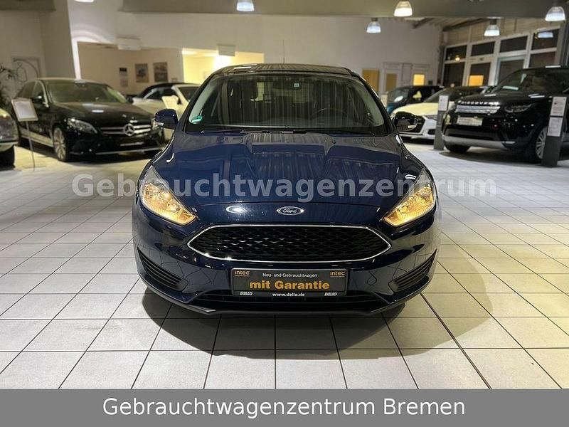 Gebraucht Ford Focus Trend 125 PS (91 kW) 2015 Blau Limousine