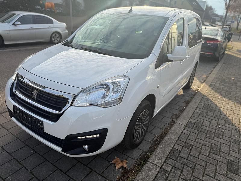Gebraucht Peugeot Partner Tepee Active 98 PS (72 kW) 2017 Weiß Van / Kleinbus