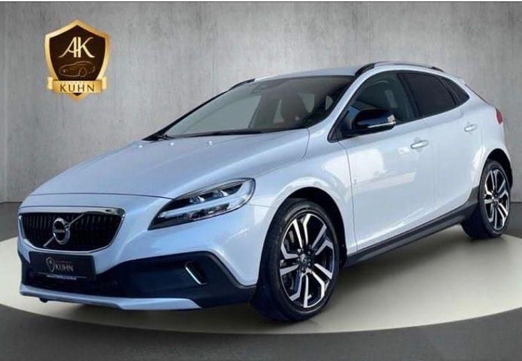 Weiß Gebraucht 2017 Volvo V40 CC Kombi | 17.500 € (Fairer Preis) - Bild 1/4
