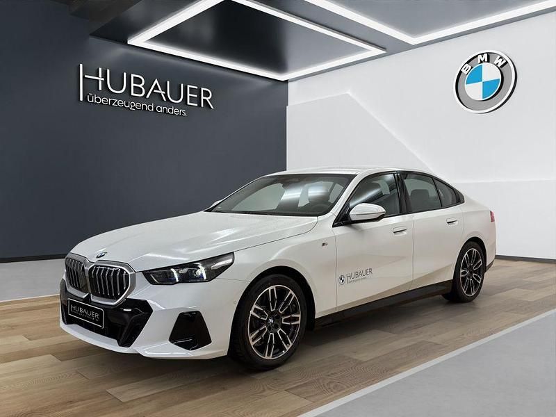 Schwarz Gebraucht 2025 BMW 520 M Sport Kombi | 57.999 € (Fairer Preis) - Bild 1/4