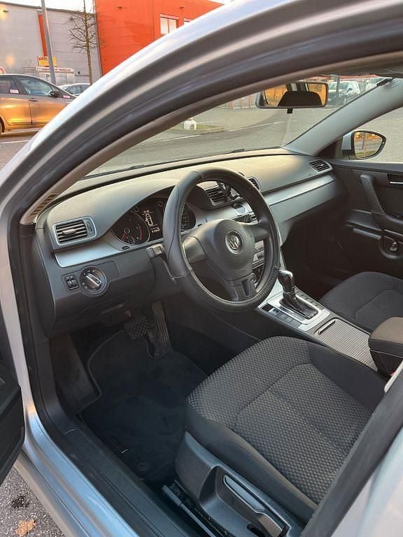 Gebraucht VW Passat Comfortline 140 PS (102 kW) 2013 Grau Limousine