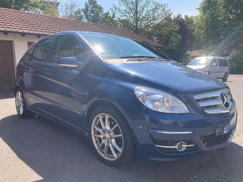 Blau Gebraucht 2009 Mercedes B180 Van / Kleinbus | 5.500 € (Fairer Preis) - Bild 1/4