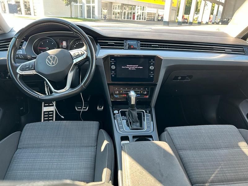 Gebraucht VW Passat 150 PS (110 kW) 2021 Schwarz Kombi