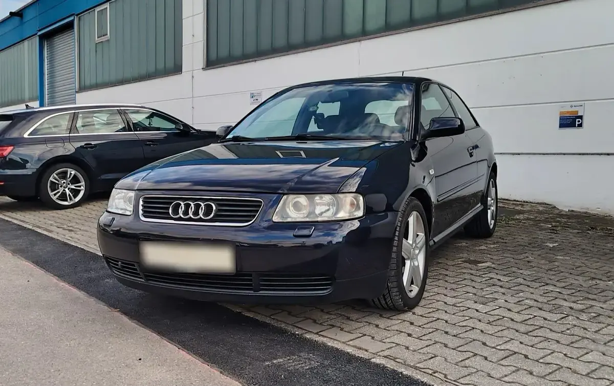 Używany Audi A3 Comfort 179 KM (131 kW) 2001 Niebieski Hatchback