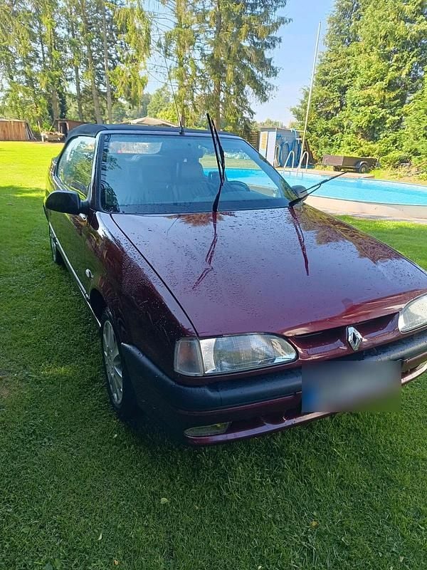 Gebraucht Renault 19 88 PS (64 kW) 1992 Rot Cabrio