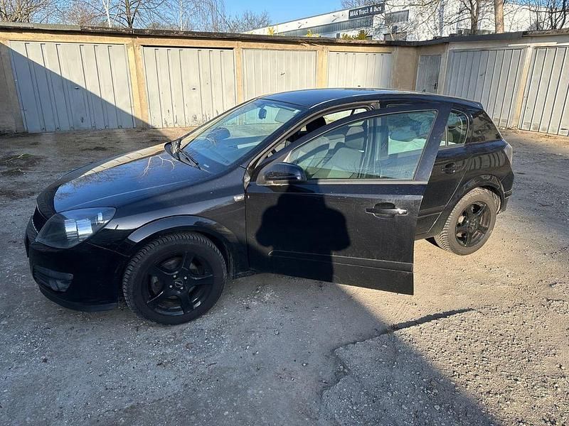 Gebraucht Opel Astra 105 PS (77 kW) 2007 Schwarz Limousine