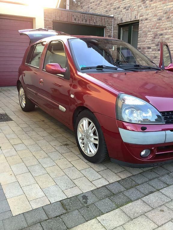 Gebraucht Renault Clio II Initiale 82 PS (60 kW) 2003 Rot Limousine