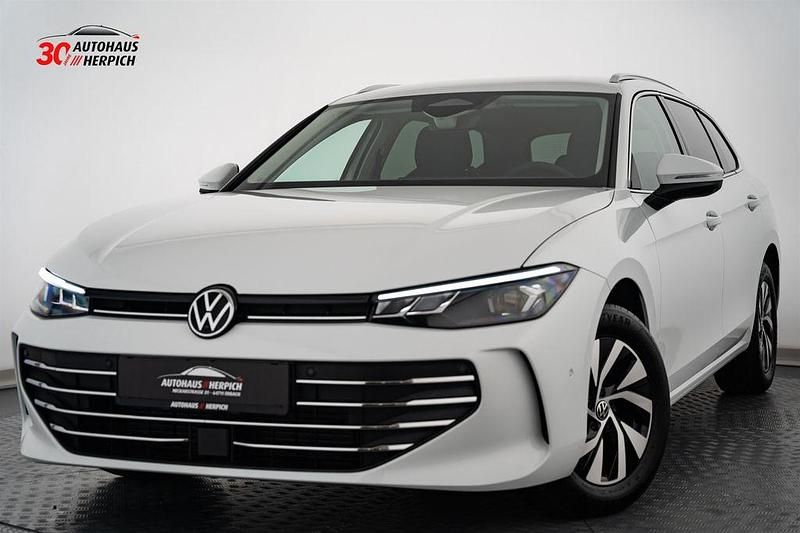 Weiß Neu 2025 VW Passat IQ Drive Limousine | 43.990 € (Superpreis) - Bild 1/4