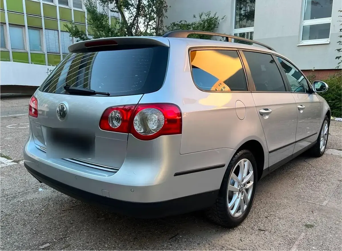 Gebraucht VW Passat 140 PS (102 kW) 2011 Grau Kombi