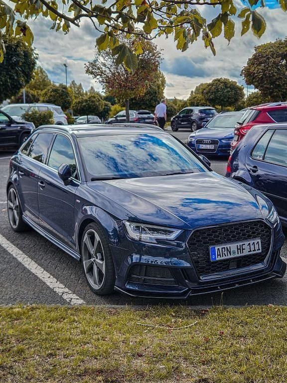 Blau Gebraucht 2020 Audi A3 Sportback S-Line Limousine | 22.999 € (Guter Preis) - Bild 1/4