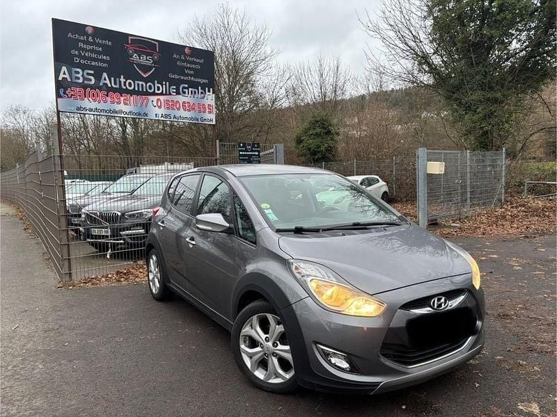 Gebraucht Hyundai ix20 116 PS (85 kW) 2015 Grau Kleinwagen