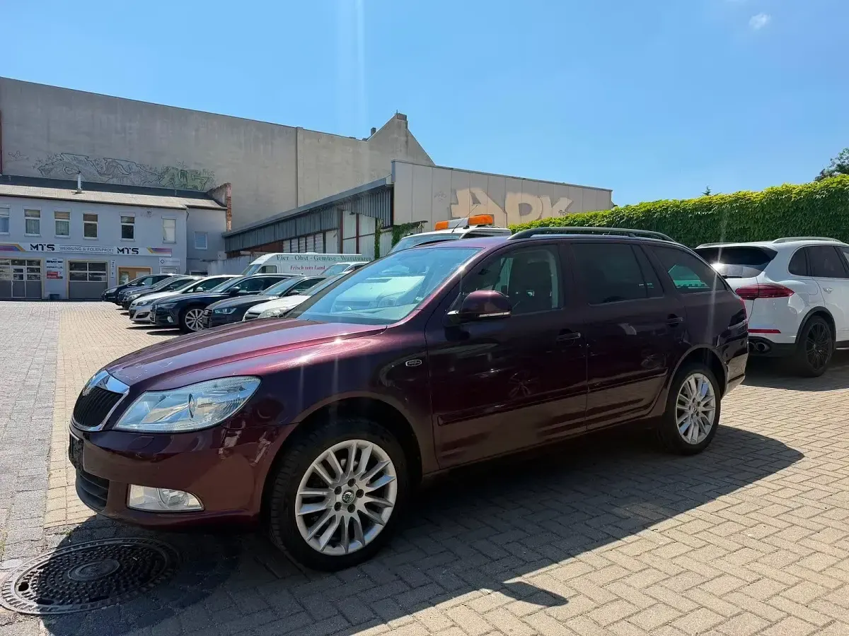 Gebraucht Skoda Octavia 140 PS (102 kW) 2011 Rot Kombi