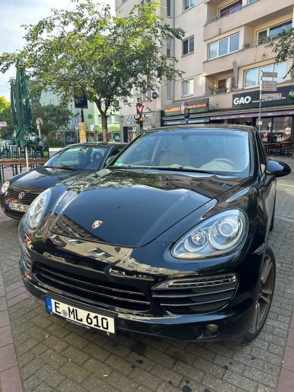 Schwarz Gebraucht 2013 Porsche Cayenne Platinum Edition SUV | 26.500 € (Fairer Preis) - Bild 1/4
