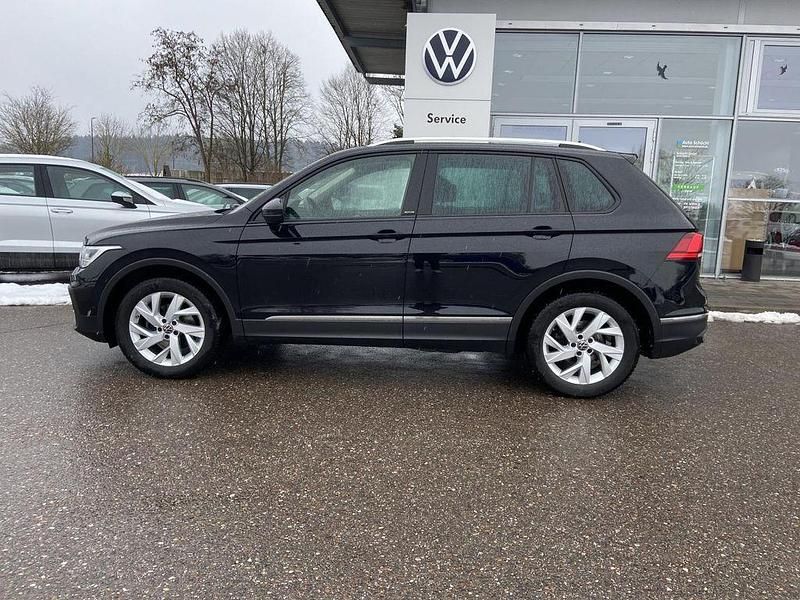 Gebraucht VW Tiguan Active 131 PS (96 kW) 2023 Schwarz SUV
