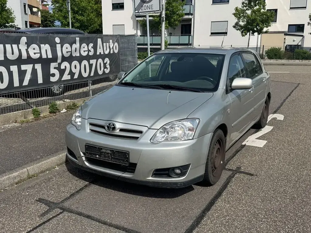Brugt Toyota Corolla 110 HK (80 kW) 2004 Sølv Sedan