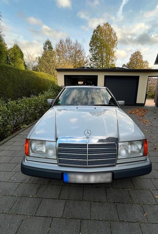 Gebraucht Mercedes 220 150 PS (110 kW) 1993 Silber Coupé