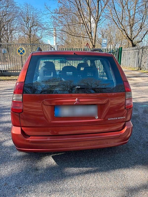 Gebraucht Mitsubishi Space Star 100 PS (73 kW) 2002 Rot Van / Kleinbus