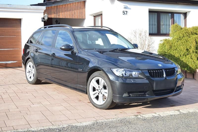 Gebraucht BMW 320 163 PS (119 kW) 2007 Schwarz Kombi