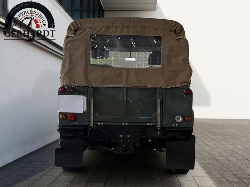 Gebraucht Land Rover Defender 122 PS (89 kW) 2011 Grün SUV