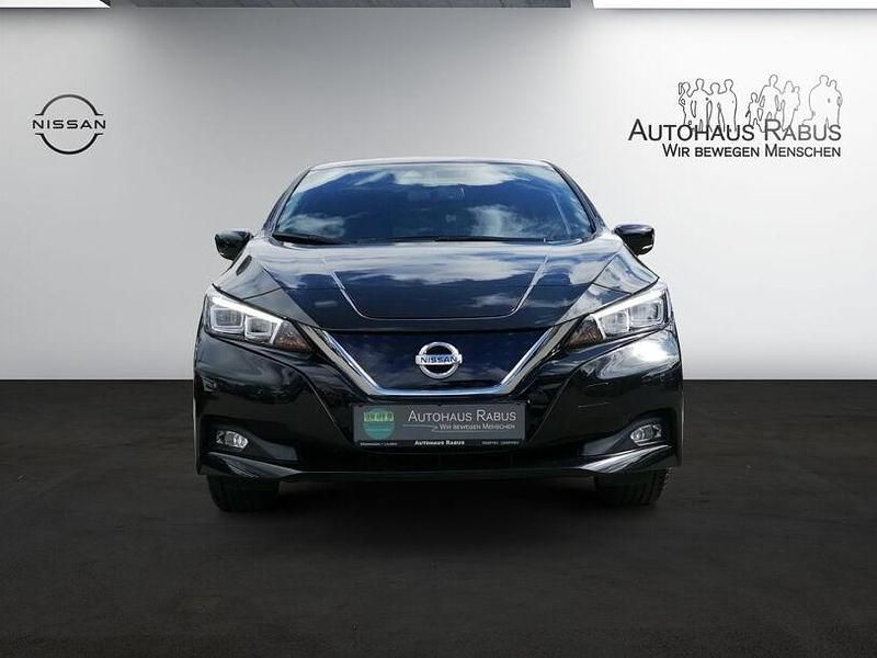 Gebraucht Nissan Leaf N-Connecta 110 kW (150 PS) 2022 Schwarz black metallic Kleinwagen