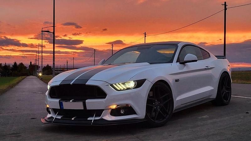 Weiß Gebraucht 2017 Ford Mustang GT Coupé | 38.900 € (Fairer Preis) - Bild 1/4