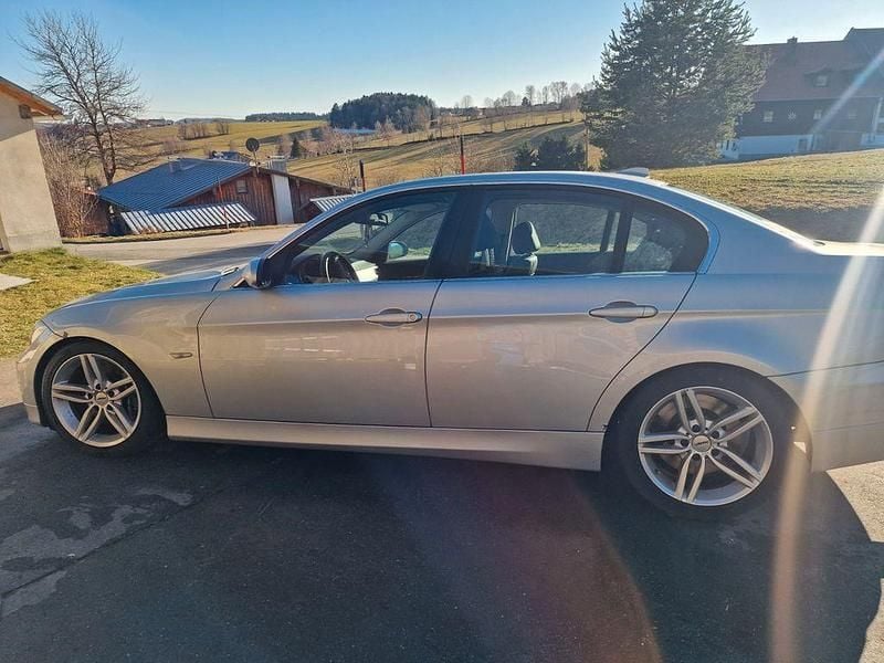 Gebraucht BMW 330 Basis 272 PS (200 kW) 2007 Silber Limousine