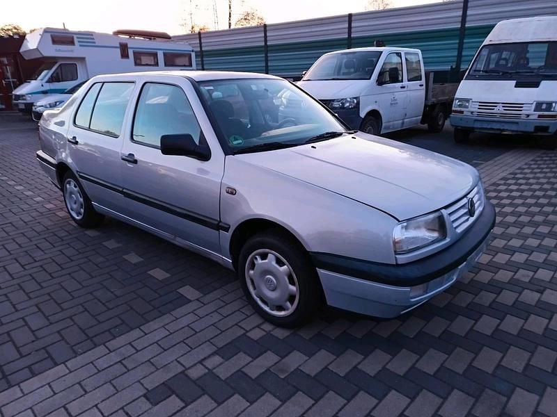 Second-hand VW Vento 90 CP (66 kW) 1996 Gri Berlinǎ