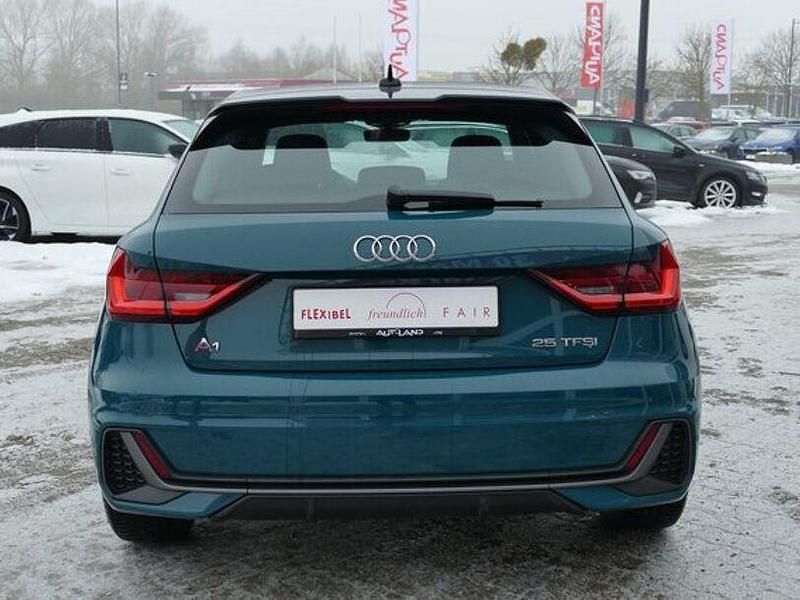 Gebraucht Audi A1 Comfort 2021 Grün SUV