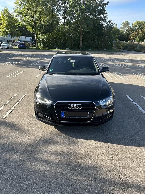 Schwarz Gebraucht 2015 Audi A4 Ambiente Kombi | 16.800 € (Etwas zu teuer) - Bild 1/4