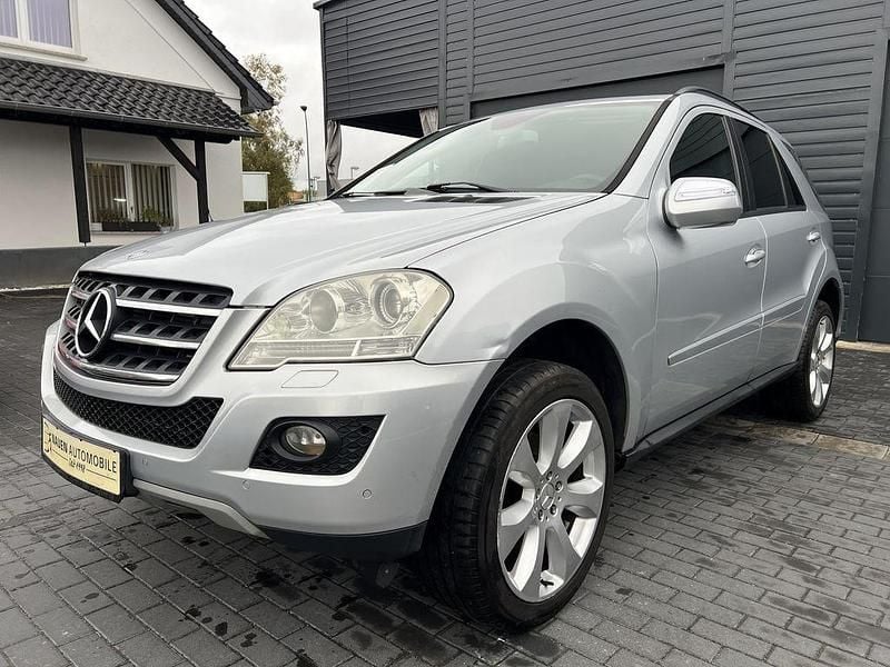 Grau Gebraucht 2010 Mercedes ML350 Avantgarde SUV | 9.970 € (Etwas zu teuer) - Bild 1/4