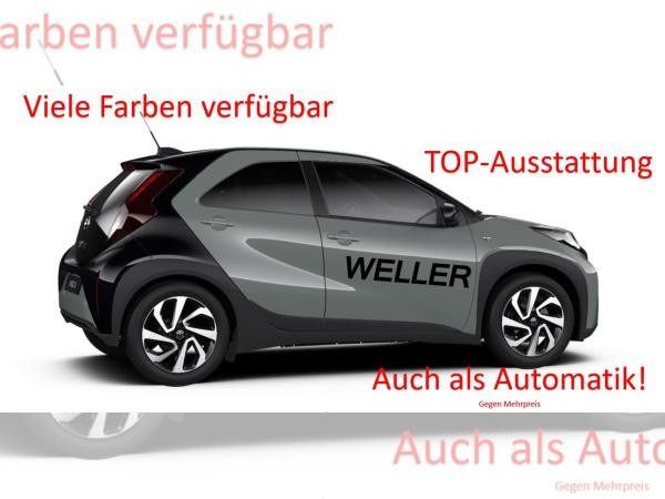 Grün (ginger beige metallic, dach mysticschwarz mic) Gebraucht 2024 Toyota Aygo Team Kleinwagen | 18.070 € - Bild 1/4