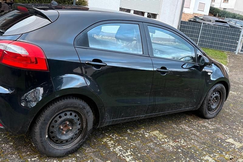 Gebraucht Kia Rio 86 PS (63 kW) 2012 Schwarz Kleinwagen
