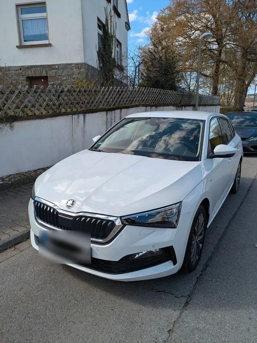 Gebraucht Skoda Scala Tour 110 PS (80 kW) 2022 Weiß Kleinwagen