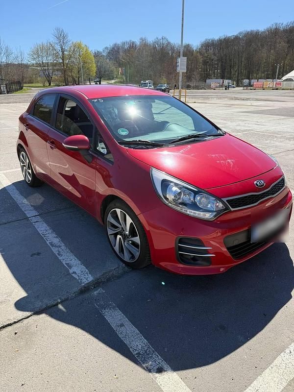 Gebraucht Kia Rio 99 PS (72 kW) 2015 Rot Kleinwagen