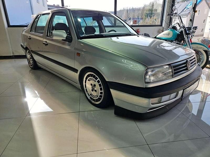 Gebraucht VW Vento 90 PS (66 kW) 1993 Silber Limousine