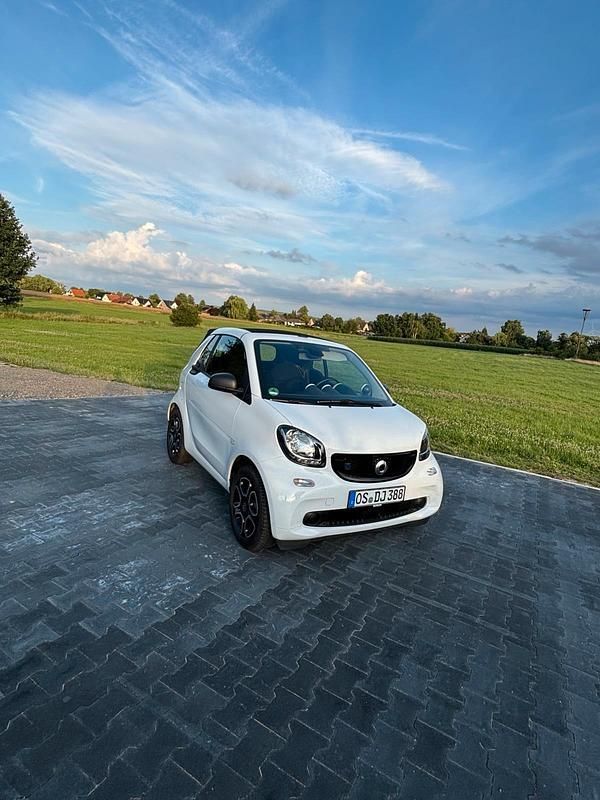 Weiß Gebraucht 2019 Smart ForTwo Electric Drive Cabrio | 9.890 € (Fairer Preis) - Bild 1/4