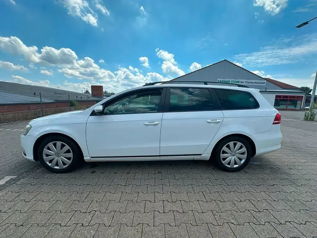 Gebraucht VW Passat Trendline 105 PS (77 kW) 2011 Weiß Kombi