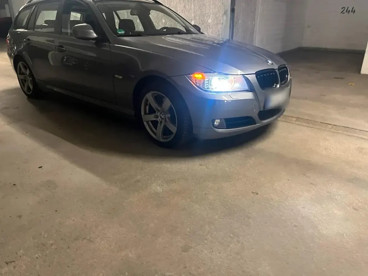 Gebraucht BMW 320 177 PS (130 kW) 2009 Grau Kombi
