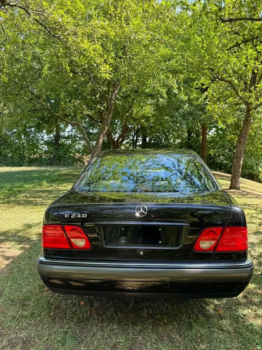 Gebraucht Mercedes E240 Elegance 170 PS (125 kW) 1998 Schwarz Limousine