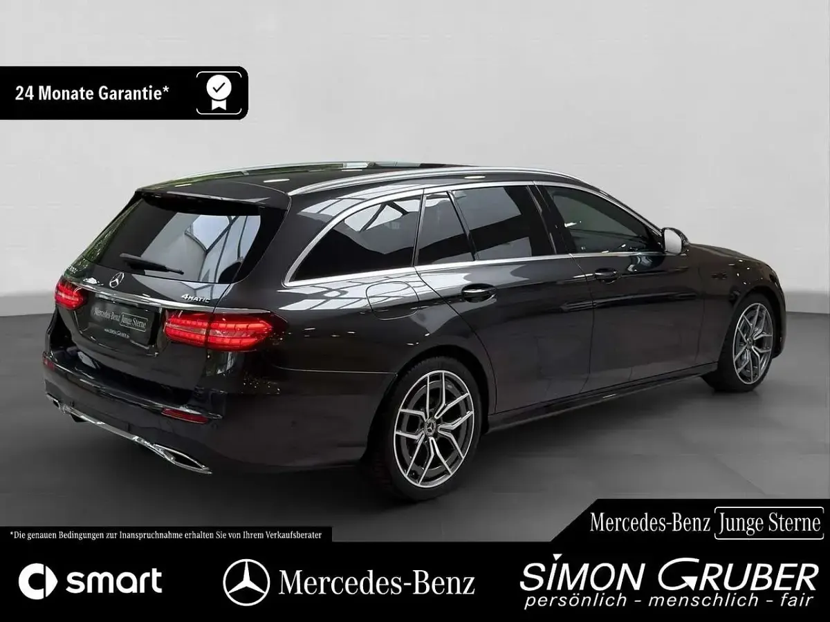 Second-hand Mercedes E300 AMG line 265 CP (194 kW) 2022 Gri Berlinǎ
