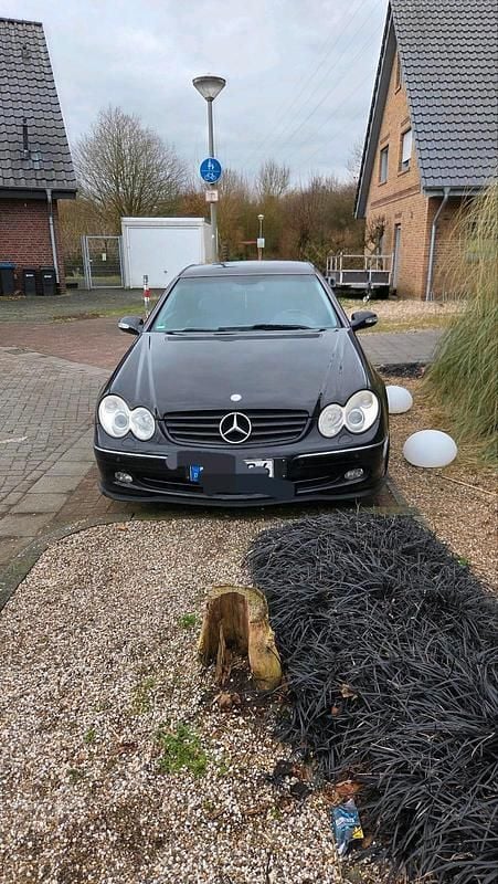 Schwarz Gebraucht 2004 Mercedes CLK320 Coupé | 5.300 € (Fairer Preis) - Bild 1/4
