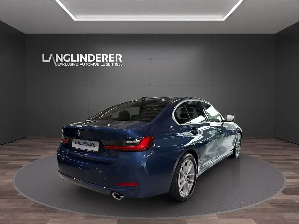 Gebraucht BMW 320 184 PS (135 kW) 2024 Phytonicblau metallic Limousine