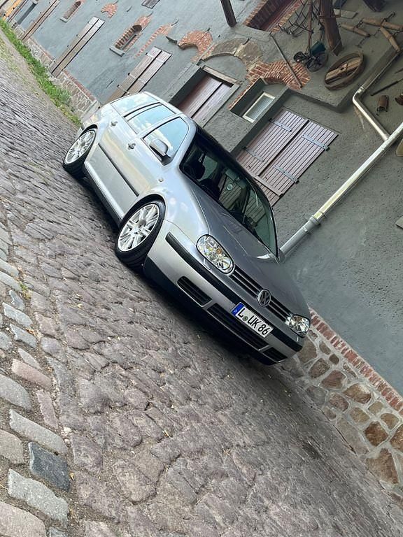 Silber Gebraucht 2000 VW Golf IV Highline Kombi | 2.000 € (Guter Preis) - Bild 1/4