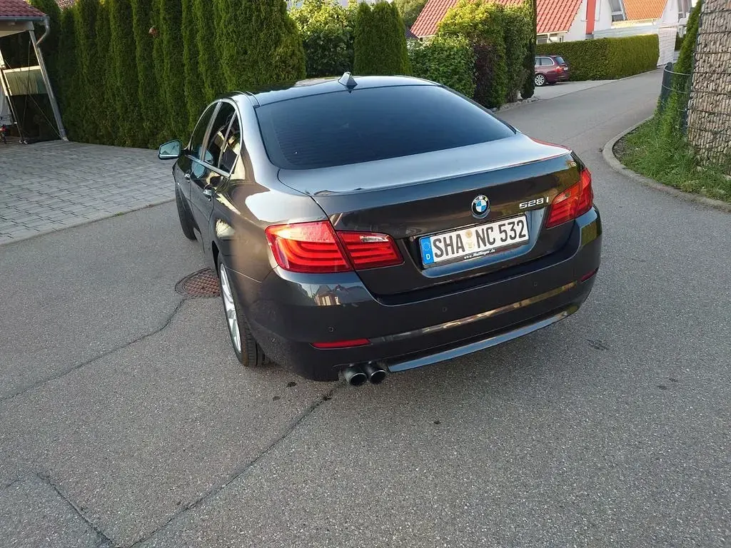 Gebraucht BMW 528 245 PS (180 kW) 2012 Schwarz Limousine