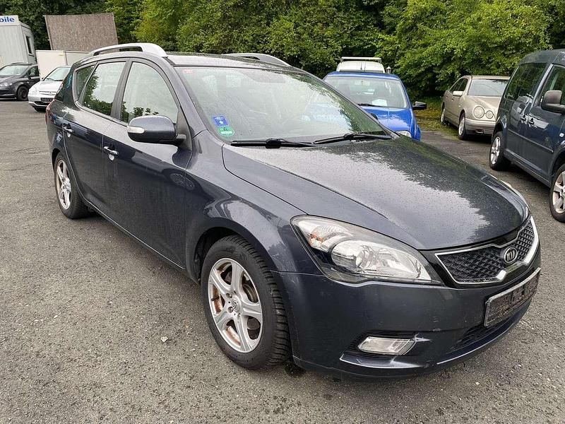 Piston grey Gebraucht 2010 Kia Ceed Sportswagon Kombi | 2.890 € - Bild 1/4