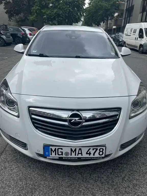Używany Opel Insignia Active 131 KM (96 kW) 2012 Biały Kombi