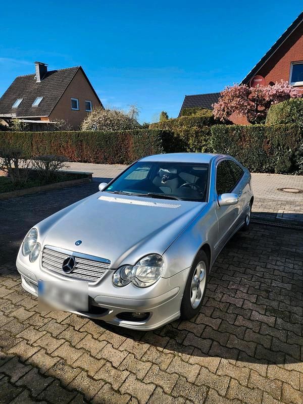 Gebraucht Mercedes C200 163 PS (119 kW) 2004 Silber Coupé