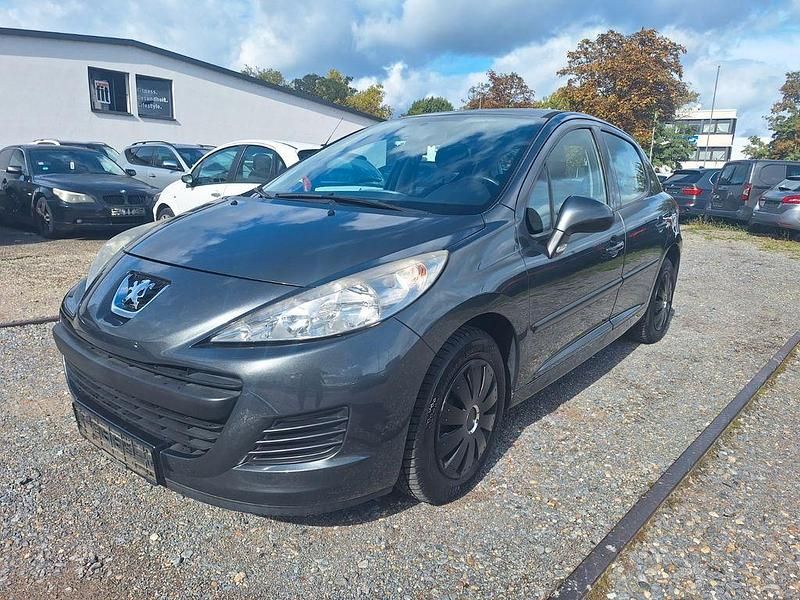 Grau Gebraucht 2010 Peugeot 207 Tendance Limousine | 3.800 € (Etwas zu teuer) - Bild 1/4